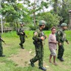 TNI Hadir untuk Rakyat: Satgas Yonif 645/GTY Gelar Layanan Kesehatan Door-to-Door di Desa Ampera