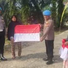 Ekspedisi Merah Putih Sipropam Polres Pelalawan Kibarkan 30 Bendera di Desa Rantau Baru