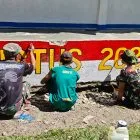 Sinergitas TNI-POLRI Bersama Masyarakat Distrik Kelila Melalui Kerja Bakti Gotong Royong Kita Wujudkan Lingkungan Kantor Distrik Yang Bersih, Sehat, dan Menjadi Kebanggaan Bersama