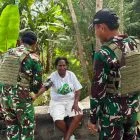 Wujud Kepedulian dan Kemanunggalan TNI: Satgas Yonif 645/GTY Berikan Pelayanan Kesehatan Keliling Bagi Warga Pedalaman
