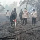 Polda Kalteng Optimalkan Serbuk Tepung Singkong “Hertindo AF31”, Untuk Padamkan Bara di Lahan Gambut