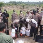 Kapolda Riau Didampingi Kapolres Pelalawan Pimpin Pemadaman Karhutla di Pelalawan, Gunakan Formula X-Fire